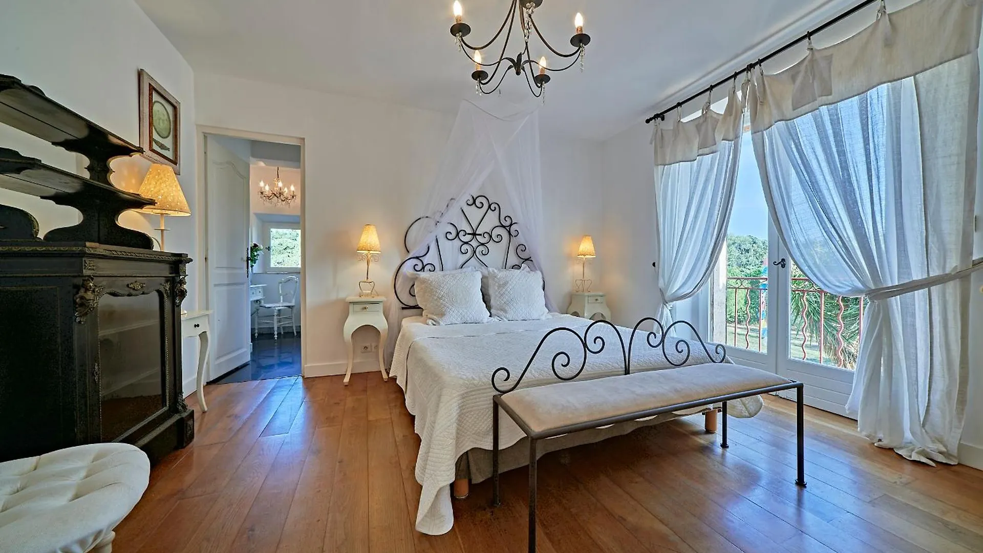 Villa Mercedes 300 M De La Plage La Londe-les-Maures Bed & Breakfast